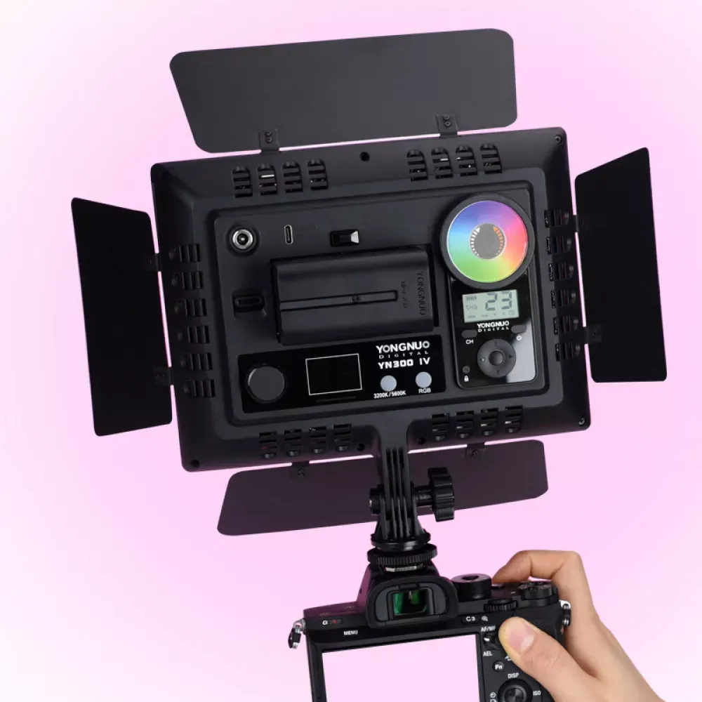 Видеосвет LED RGB — Yongnuo YN300 IV (комплект акб+зарядное устройство для акб) - фото 5
