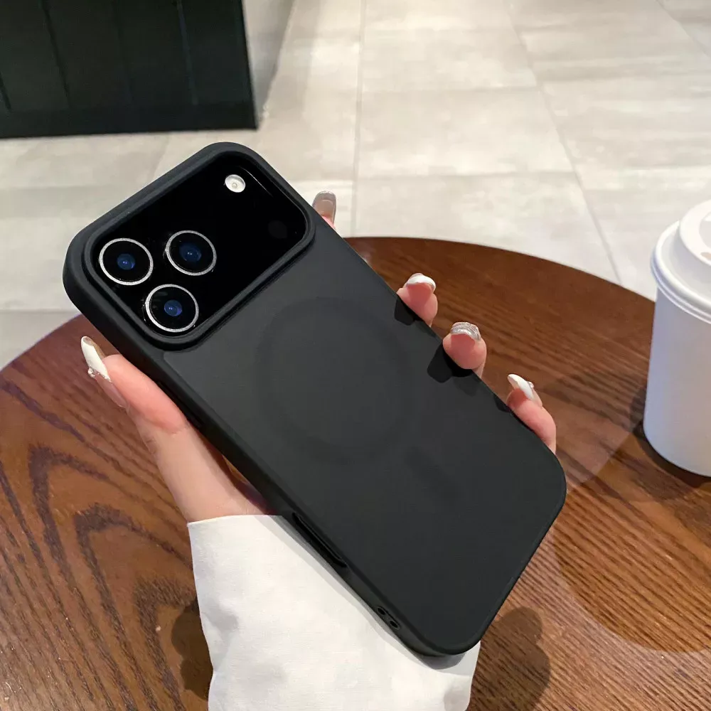 Smoky Case with MagSafe — iPhone 16 — Black — Apple Apple iPhone 16