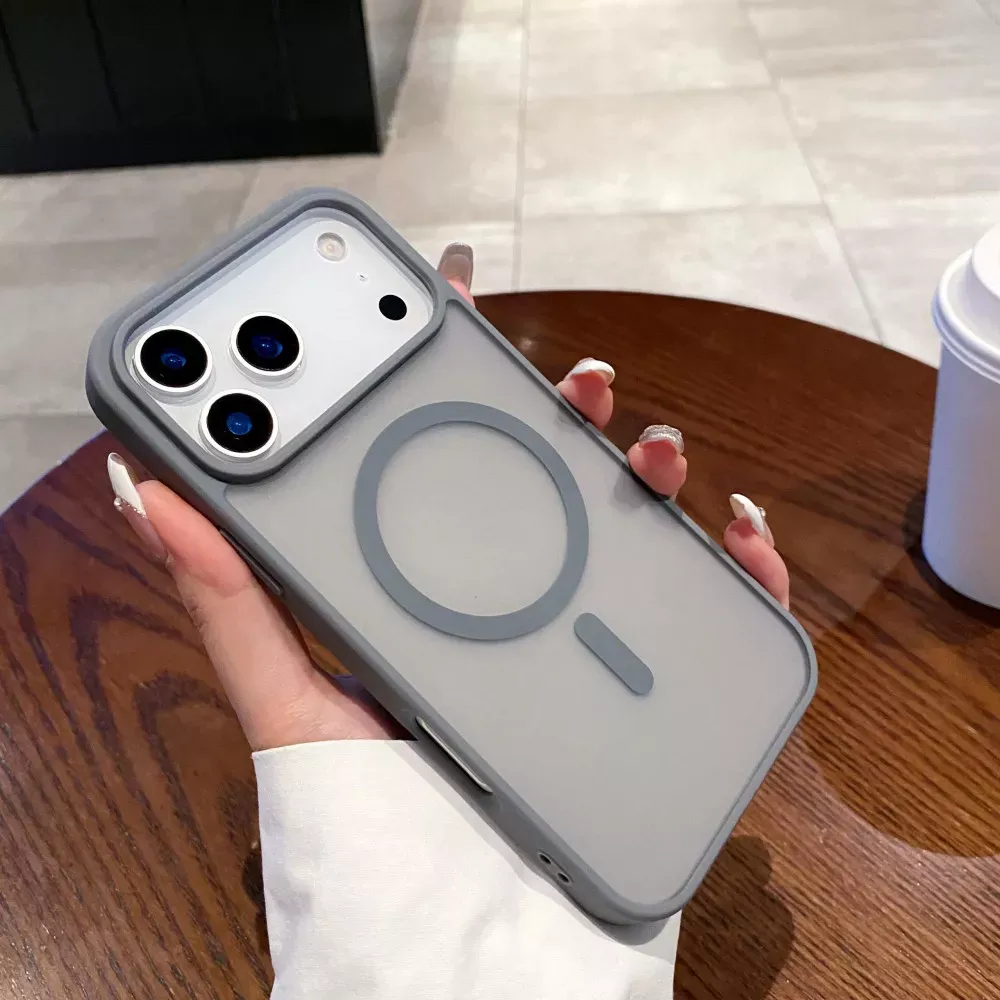 Smoky Case with MagSafe — iPhone 17 Pro Max — Gray — Apple Apple iPhone 17 Pro Max